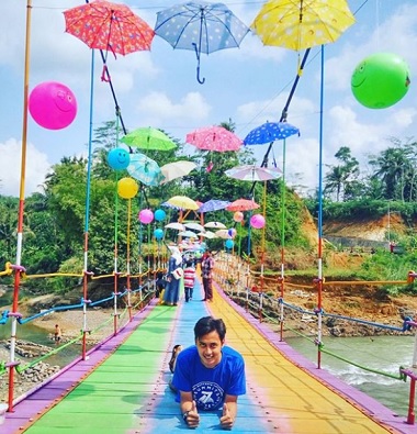 Tempat Wisata Jembatan Pelangi Rembang di Purbalingga