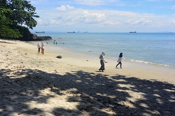 Pantai Pasir Putih di Cilacap
