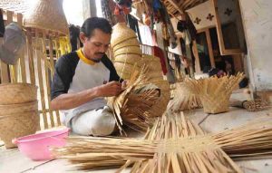 Proses Produksi Kerajinan dengan Inspirasi Budaya Nonbenda Prakarya Kelas 10